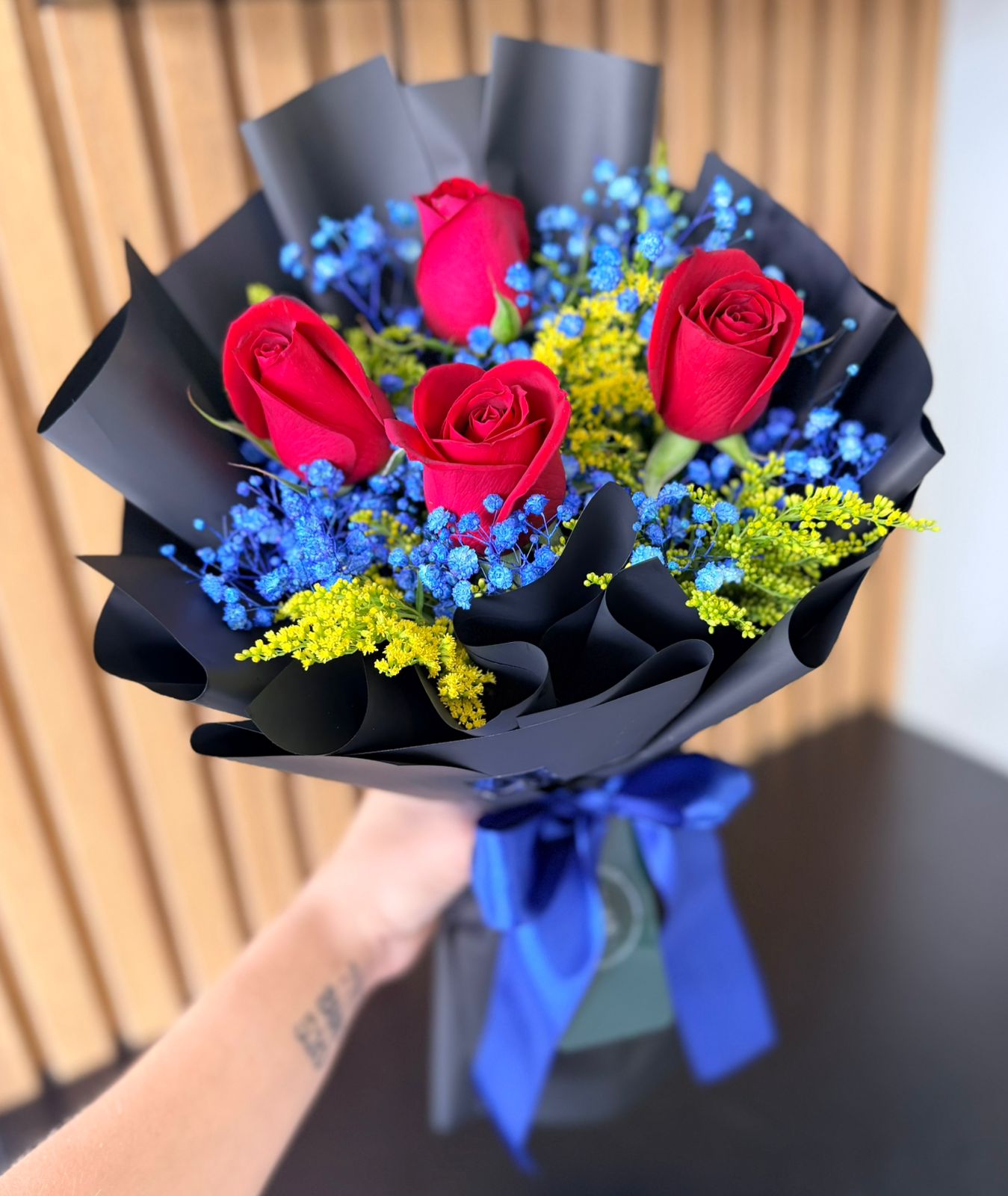 ENCANTO AZUL E VERMELHO