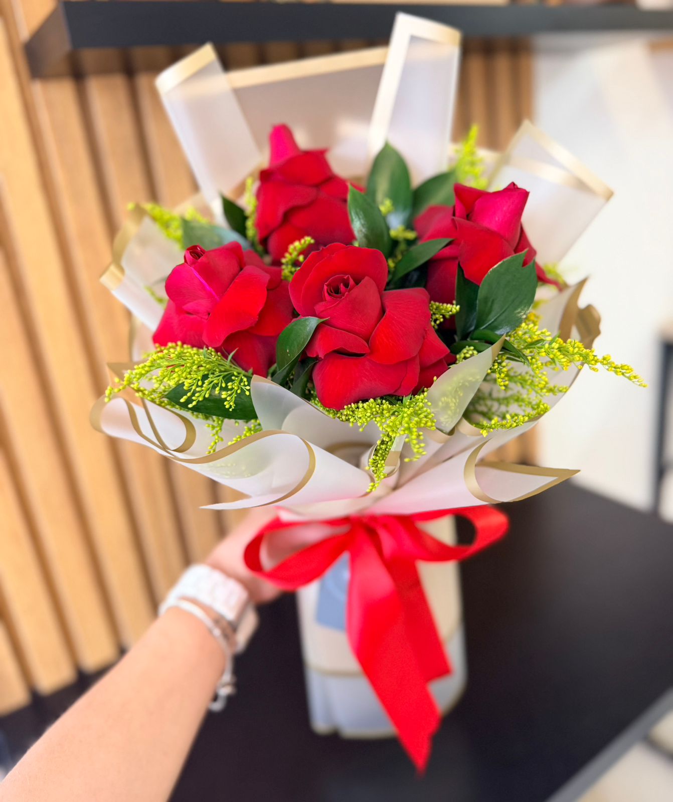 BUQUE 4 ROSAS PREMIUM