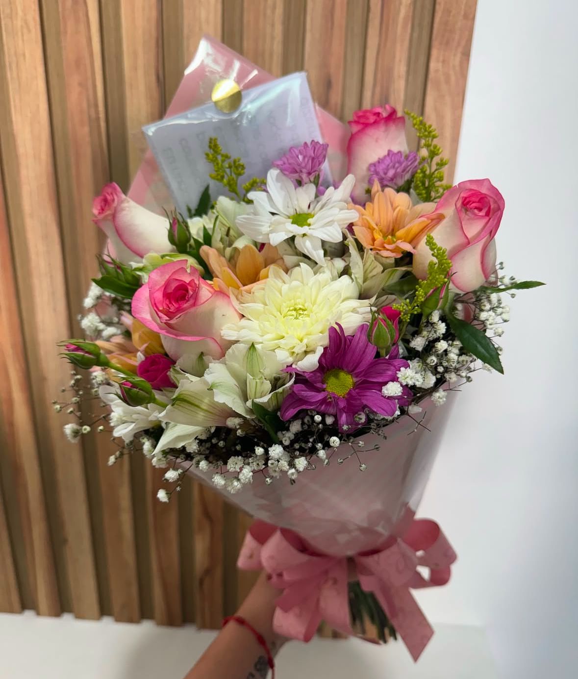 BUQUÊ JUMILA E FLORES DO CAMPO
