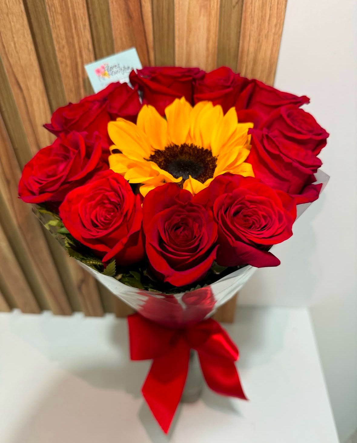 BUQUE ROSAS AO SOL