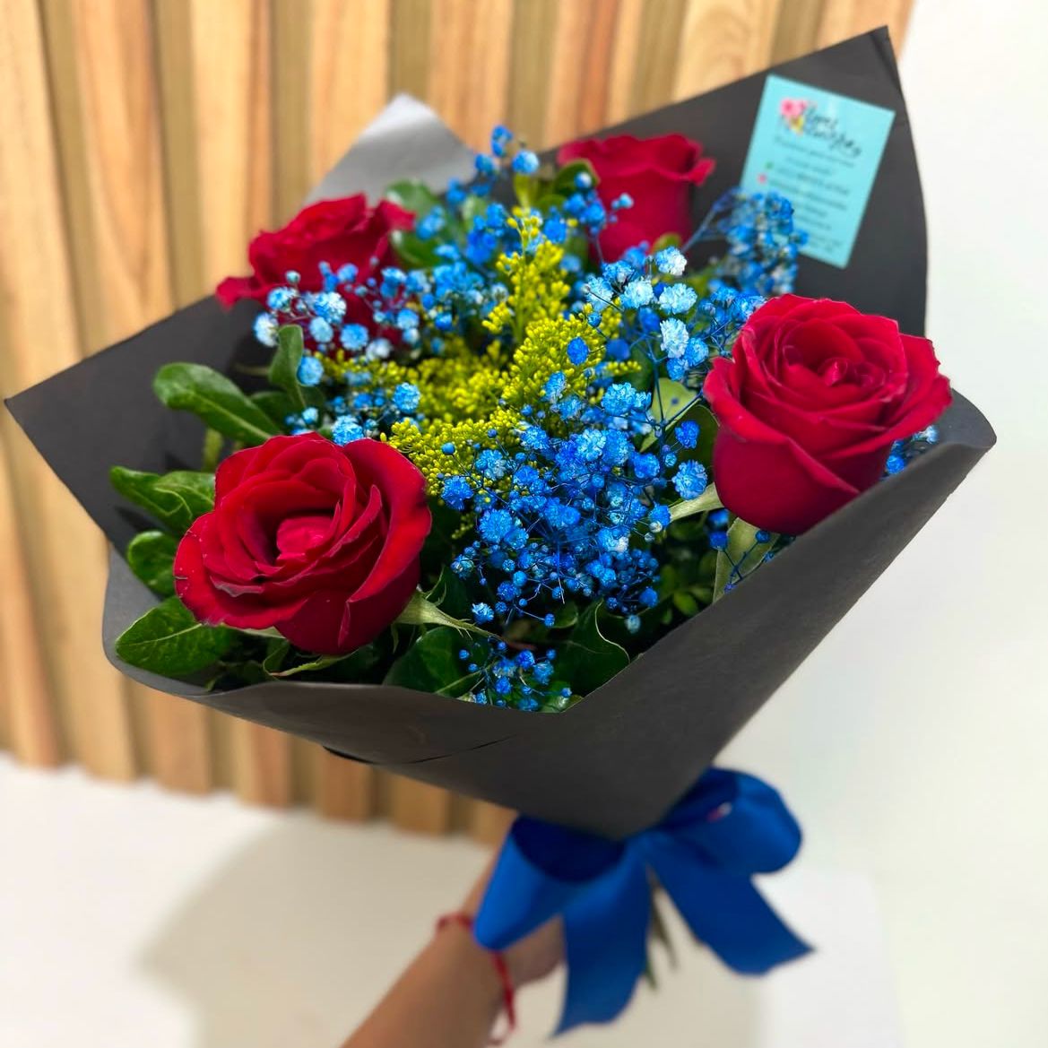 BUQUE ENCANTO AZUL E VERMELHO