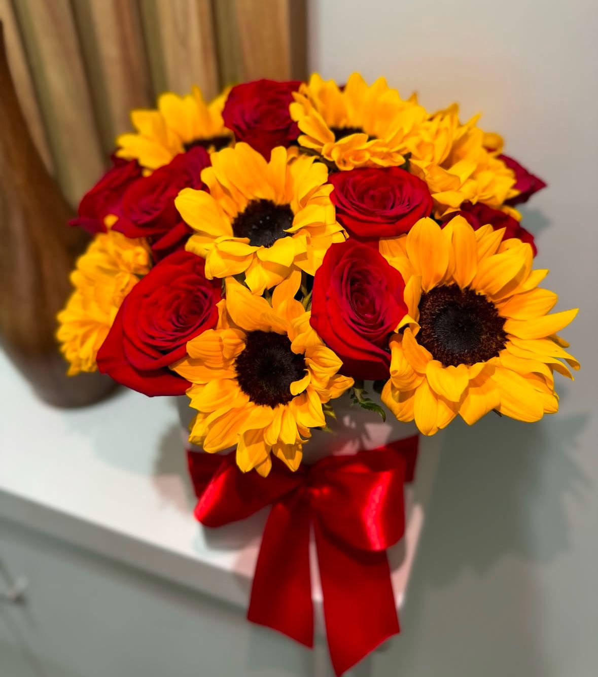 BOX GIRASSOL E ROSAS VERMELHAS
