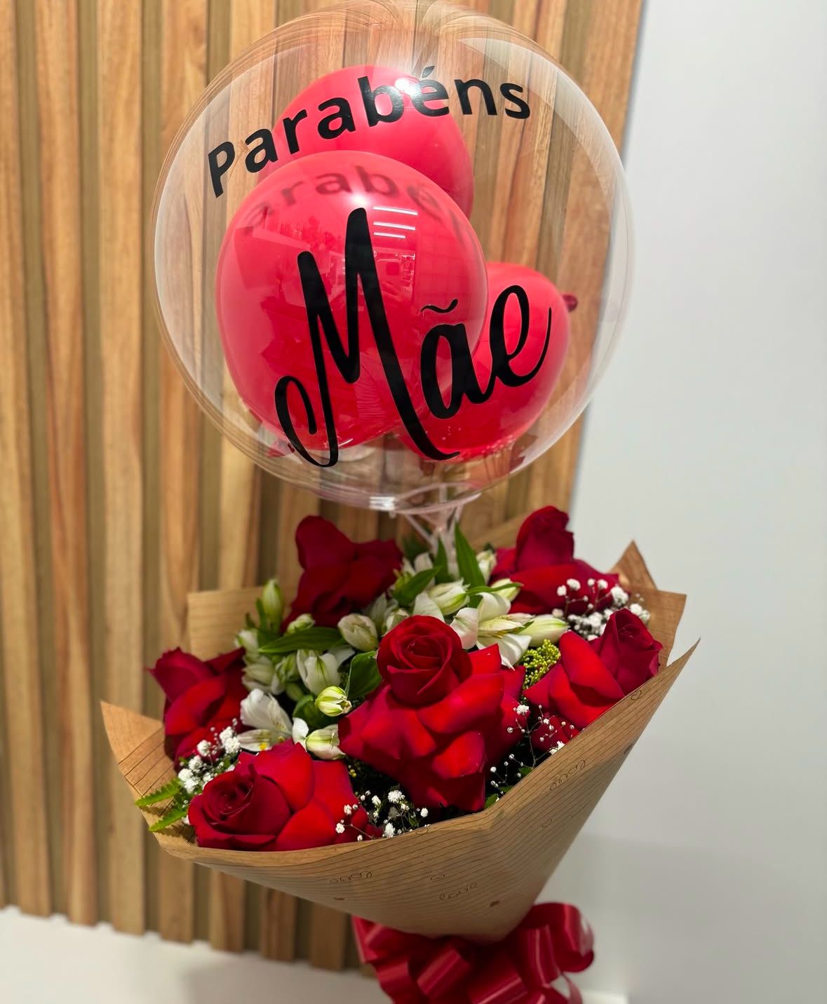 BUQUE ROSAS PREMIUM COM BALAO PERSONALIZADO