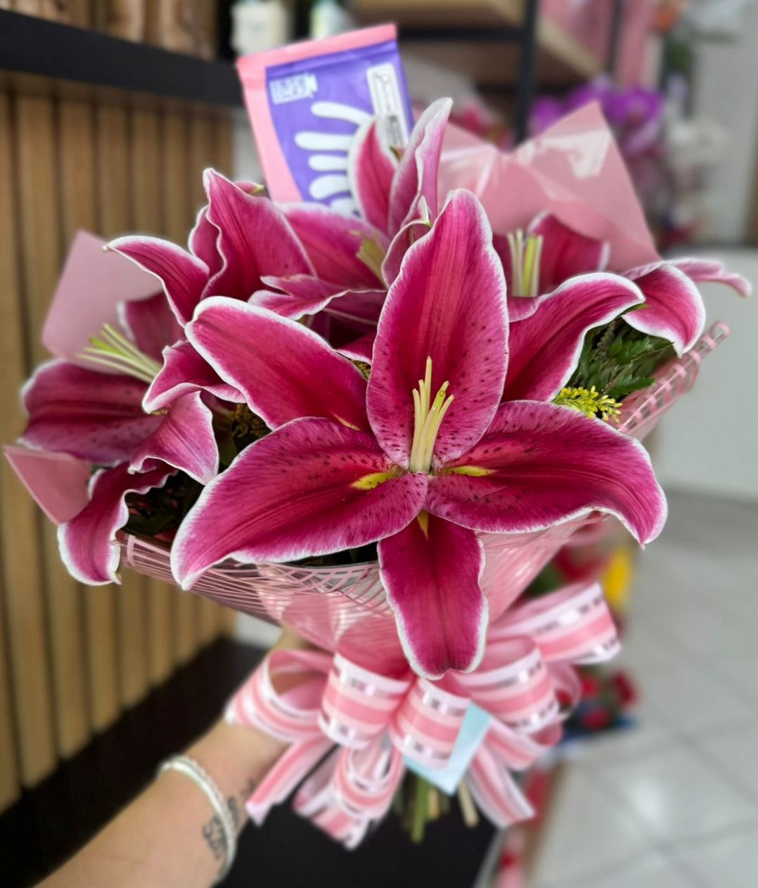 BUQUÊ LIRIOS E MILKA